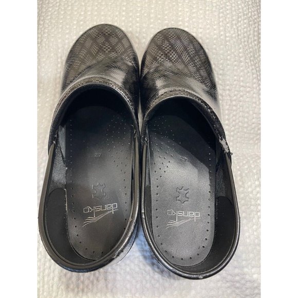 Dansko Professional Clogs Size  EU 42 - US 11.5-12 - Carbon Fiber Patent Leather - Picture 2 of 8